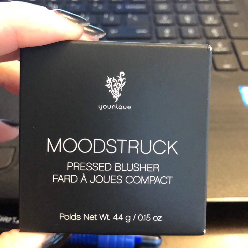 Younique - Moodstruck pressed blush in stunning